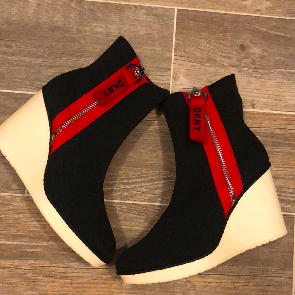 🗣New DKNY Sock Wedge Booties